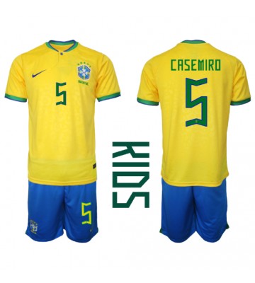 Maillot de foot Brésil Casemiro #5 Domicile enfant Monde 2022 Manches Courte (+ pantalon court)